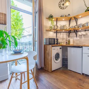 https://studio-clemenceau.hotels-rhonealpes.com